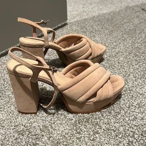 Vince Camuto Tan/Beige Heels Size 7! Only Worn Once